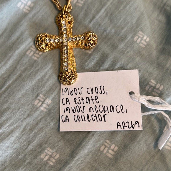 Gorgeous layered cross necklace - Picture 4 of 5